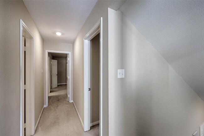 Building Photo - 7720 Theissetta Dr