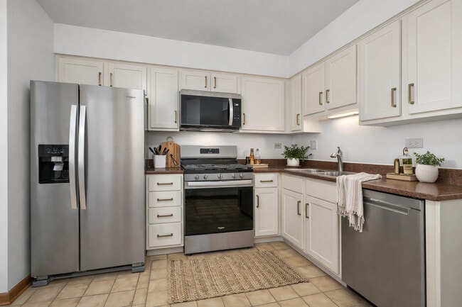 Building Photo - 107 E Winchester Rd