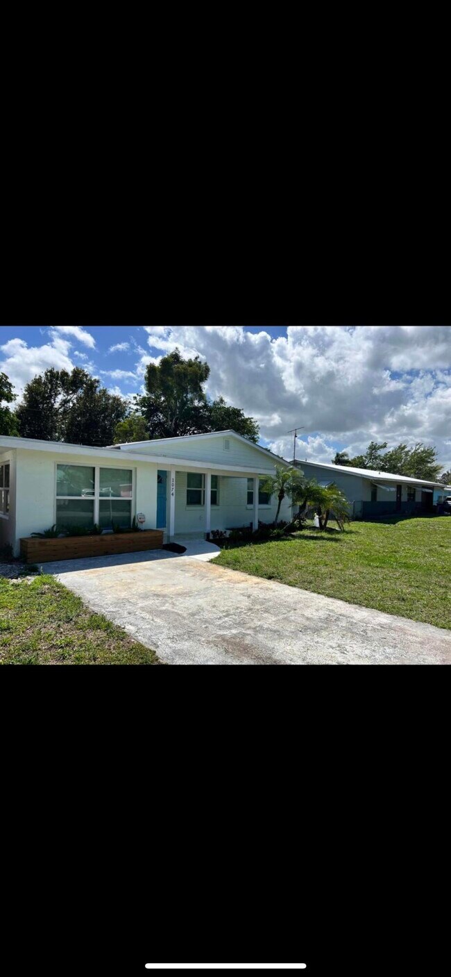 Primary Photo - 1074 NW 16th Pl