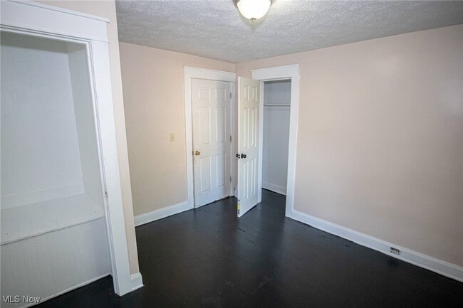 Building Photo - 276 Wildwood Ave