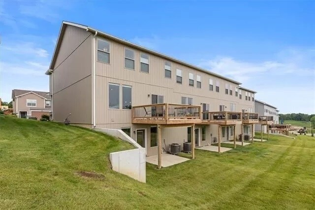 Back view - end unit - 7345 Griffey St
