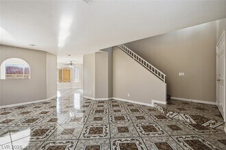Building Photo - 808 Majestic Rock Cir