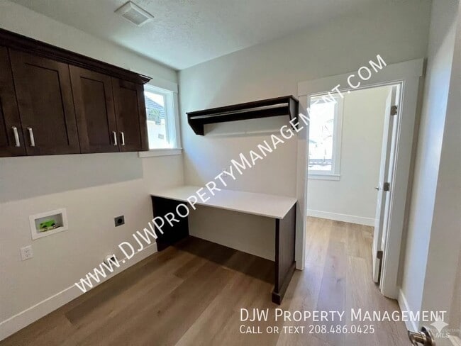 Building Photo - 300 E Mayfield Rd