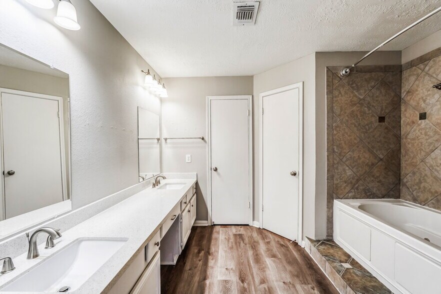 Building Photo - 8506 Deer Meadow Dr