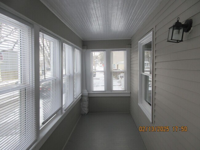 Building Photo - 2136 Fox Ave