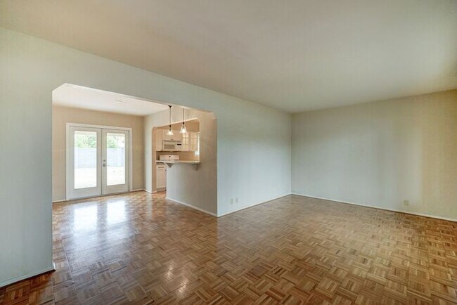 Building Photo - READY TO VIEW NOW! Charming 2-Bedroom Rent...