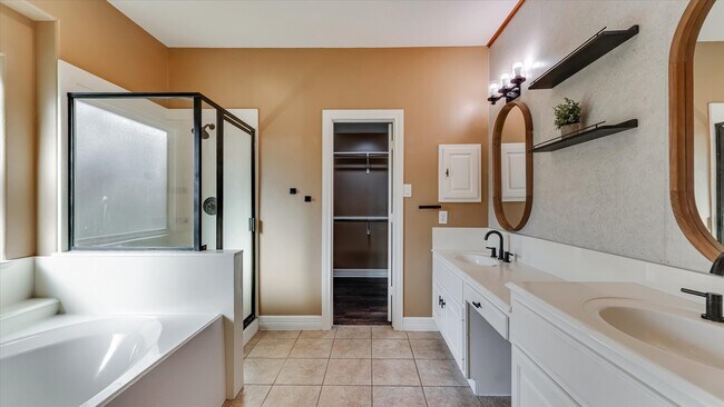 Building Photo - 15603 Twisting Springs Dr