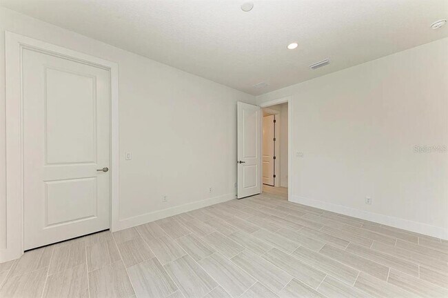Building Photo - 10016 Rembrandt Wy