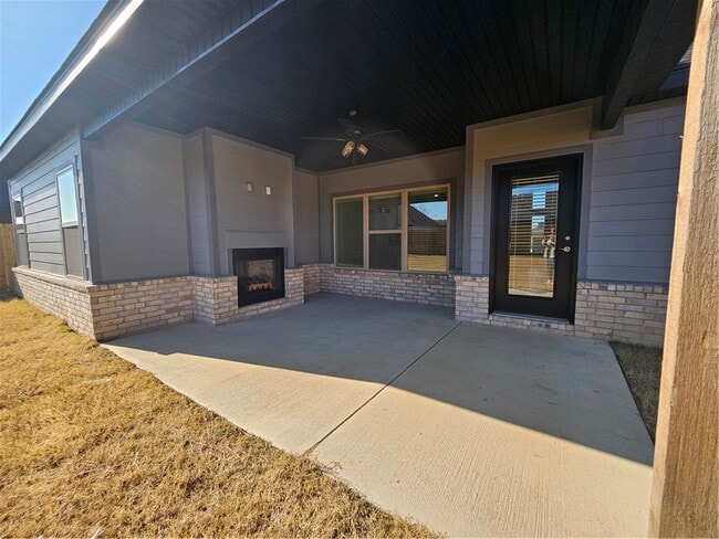 Building Photo - 224 S Maroon Ave