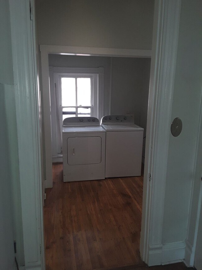 Building Photo - 1238 Garvin Pl