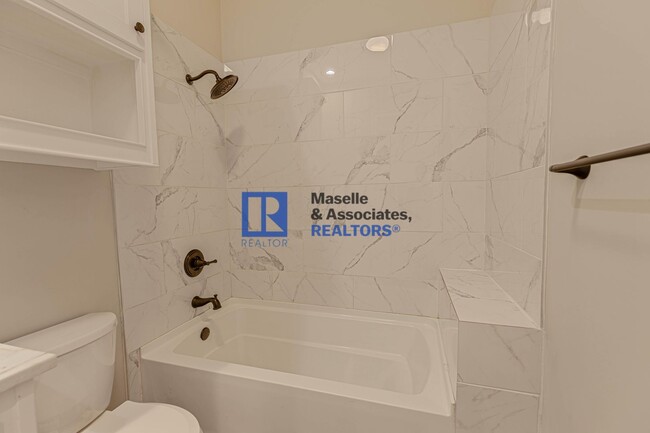 Building Photo - 4 Bed/3 Bath Home in Castlewoods