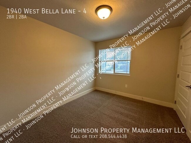 Building Photo - 1940 W Bella Ln