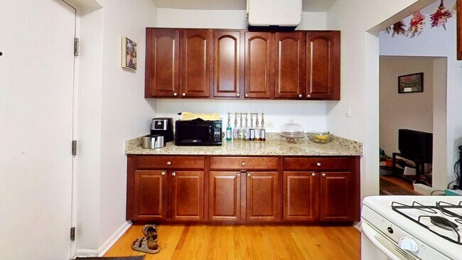 Building Photo - Rehabbed Portage Park One Bedroom