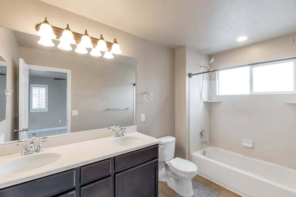 Building Photo - 3811 N Prairie Grass Dr