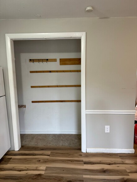 Building Photo - 18-20-20 S Walnut St