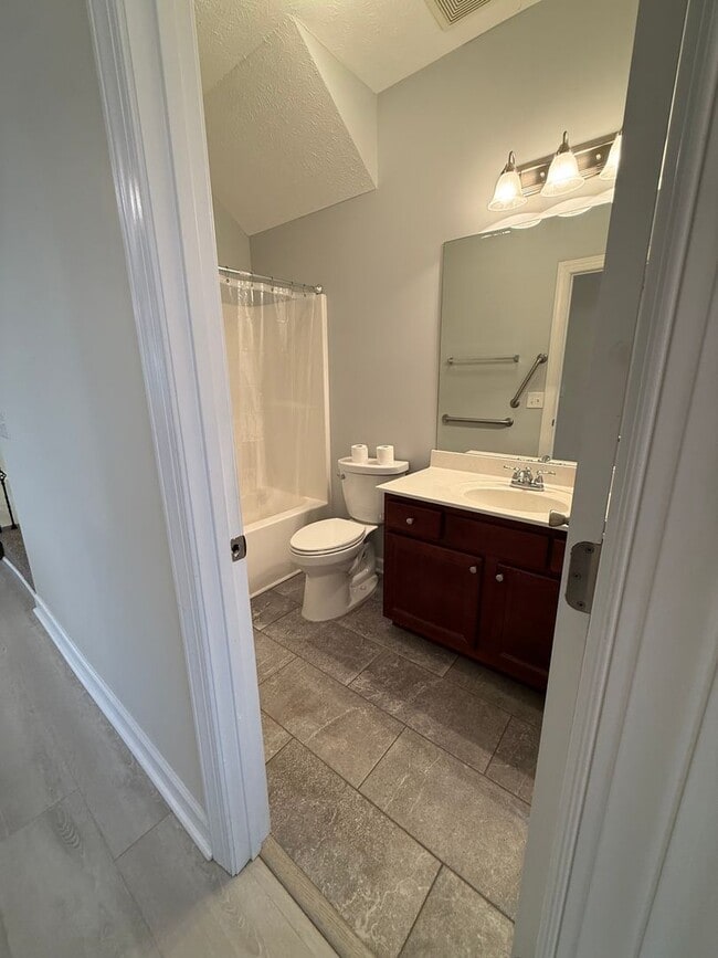 Building Photo - MOVE IN SPECIAL: 1/2 OFF FIRST FULL MONTHS RENT WITH A 12 MONTH LEASE!! 3BR/3BA in Prime Gallatin...