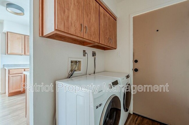 Building Photo - 231 N Robson