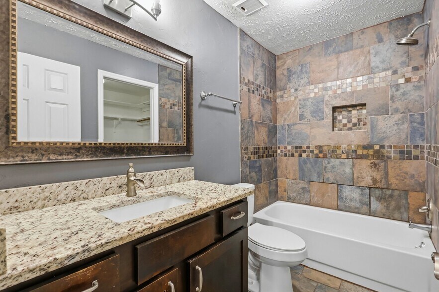 Building Photo - 388 Huntington Ridge Dr