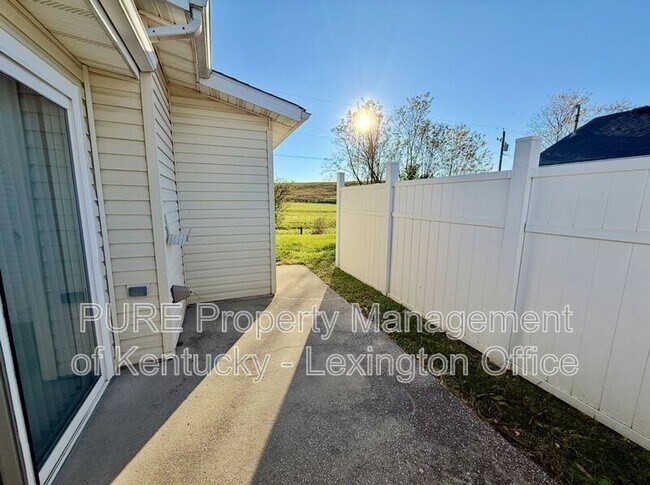 Building Photo - 222 Buffalo Trce