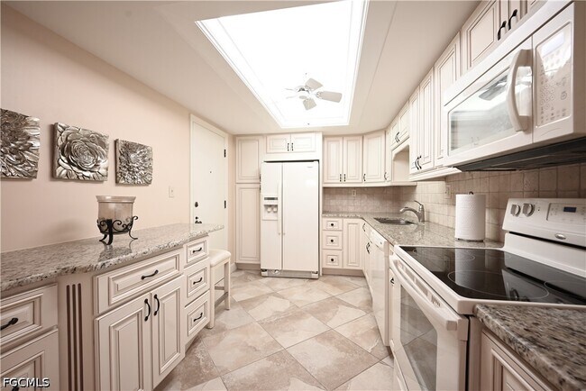Building Photo - 7146 Estero Blvd