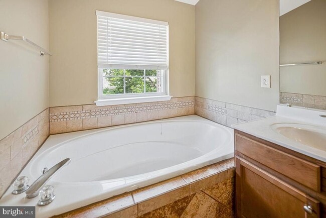 Building Photo - 1815 Spanish Oak Ln