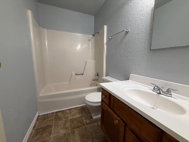 Building Photo - "Charming 3-Bed with 2 Full Baths in Lubbo...