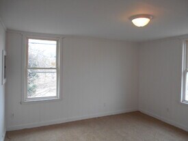 Building Photo - 533 E Patapsco Ave