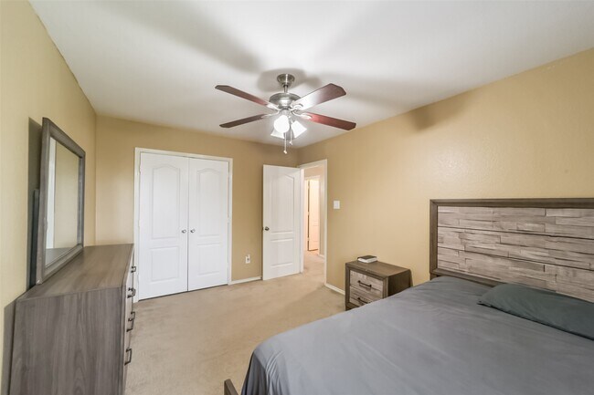 Building Photo - 3818 Brook Garden Ln