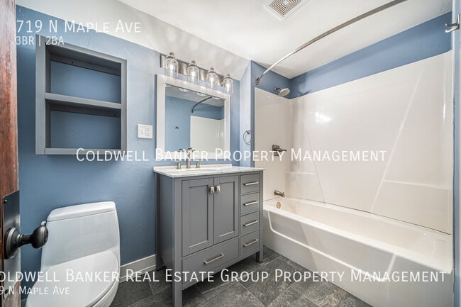 Building Photo - 719 N Maple Ave