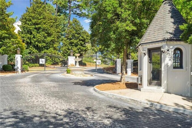 Building Photo - 2 bedroom condo in Atlanta in gated community