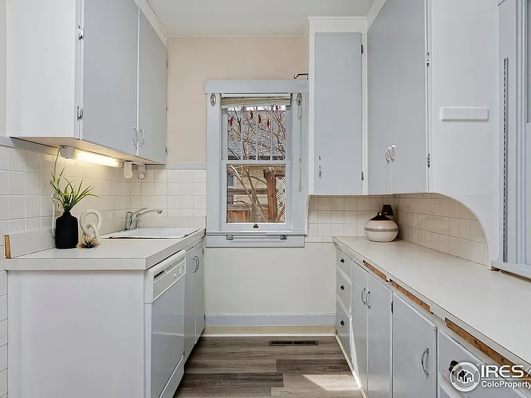 Building Photo - 335 Park St