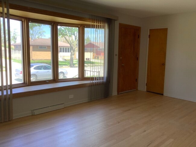 Building Photo - 4920 Cypress Dr