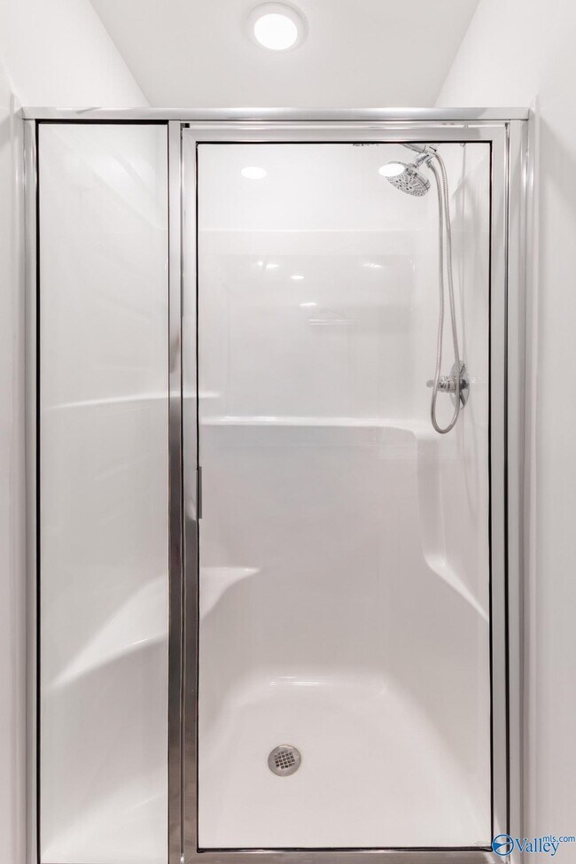 Building Photo - 7502 Discovery Pt Dr NW