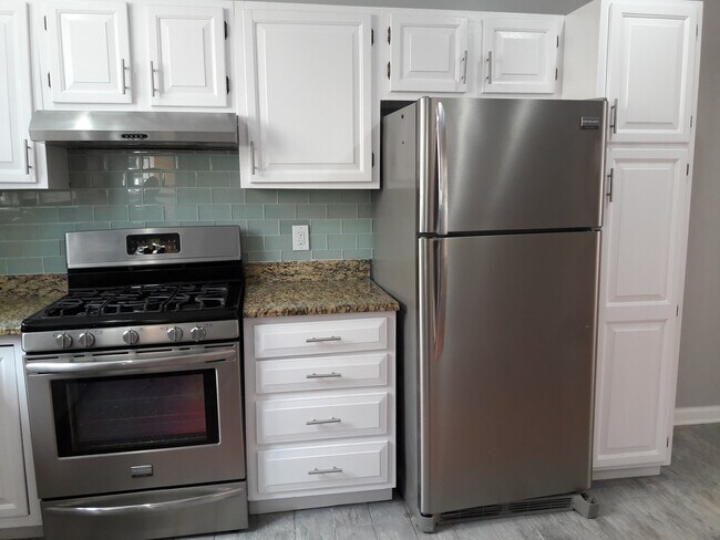 Building Photo - 2413 S Rosewood St