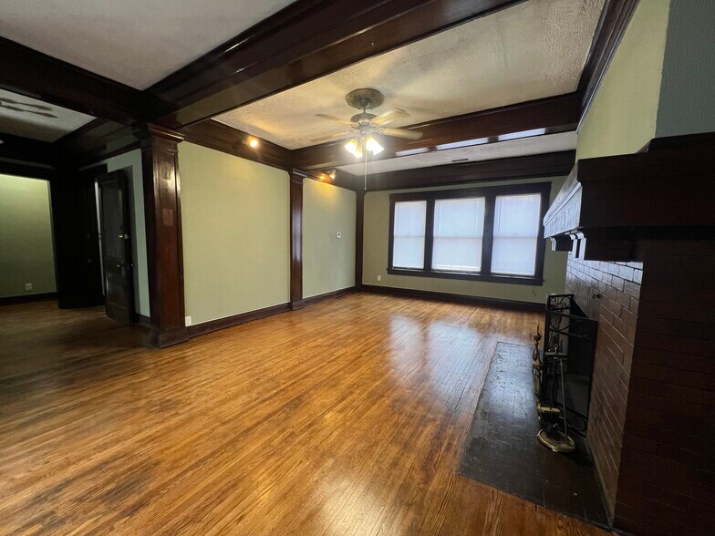 Building Photo - 417 W Columbia Ter