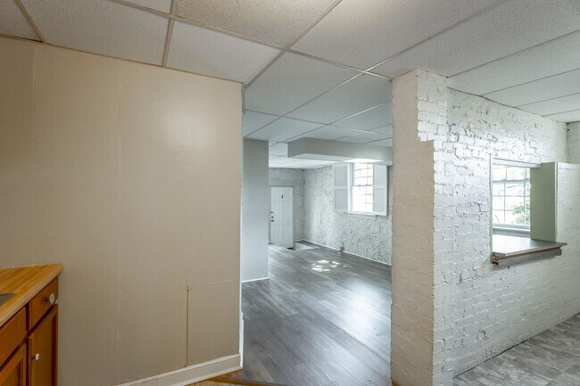 Building Photo - 321-325 Pine Ridge Road