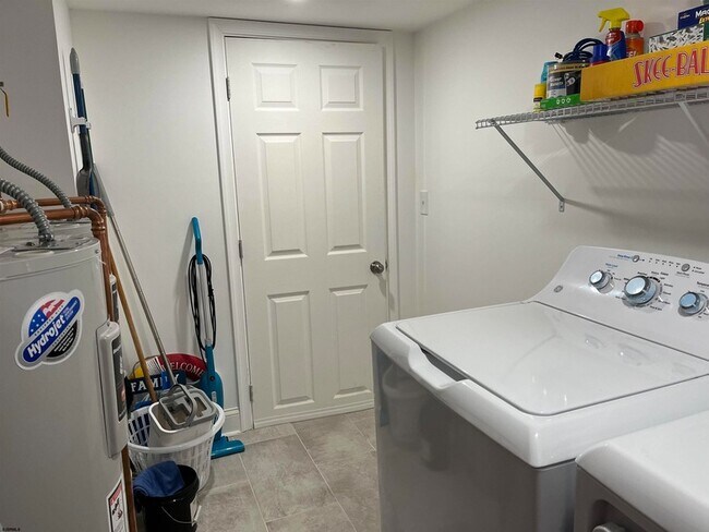 Building Photo - 3 S Richards Ave