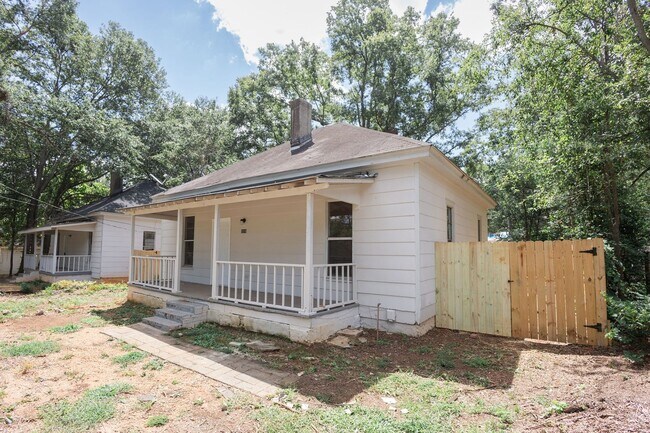 Building Photo - Move-In Special: Get 50% OFF Your First Month's Rent!