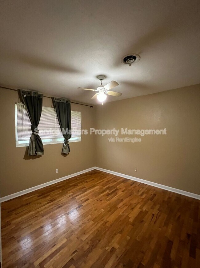 Building Photo - 5425 Westwood Dr