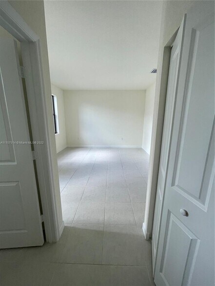 Building Photo - 3425 W 113th St