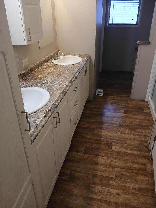 Building Photo - 926 Mosely Street