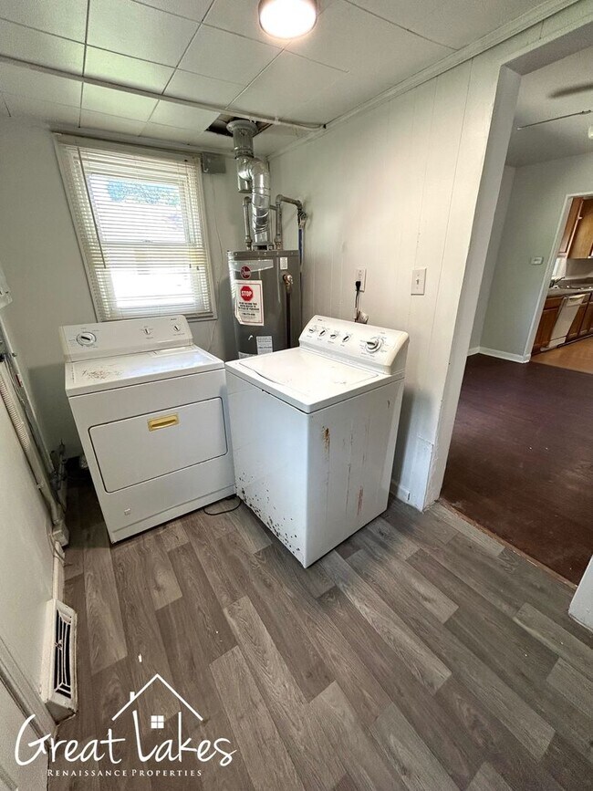 Building Photo - Lovely 3 bedroom / 1 bathroom house now available for rent!