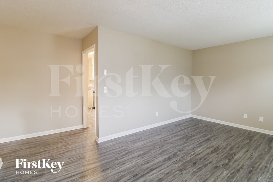 Building Photo - 7642 Pine St