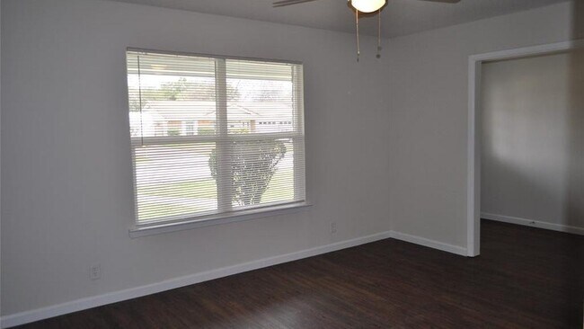 Building Photo - 2232 Shady Brook Dr