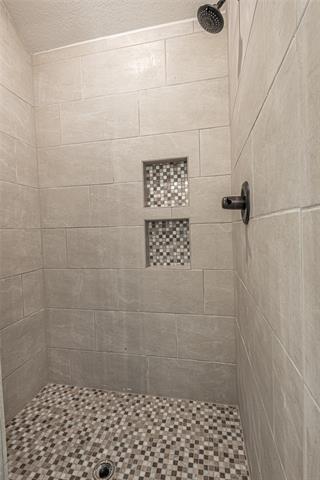 Building Photo - 10008 Vly Oak Ct