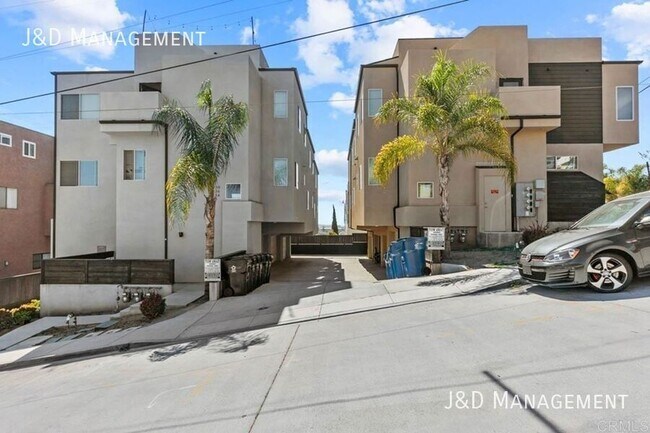 Building Photo - 1136 Fresno St