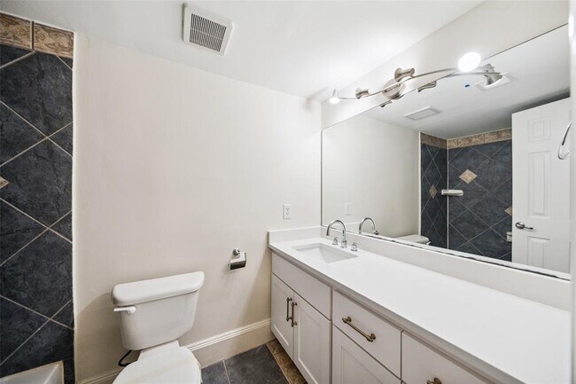 Building Photo - 1621 Heights Blvd
