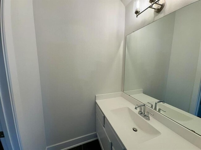 Building Photo - 31019 Sun Vly Dr
