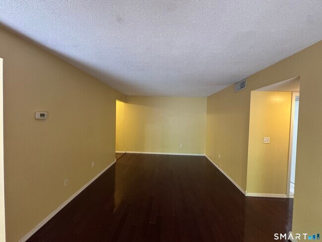 Building Photo - 95 Woodsedge Dr