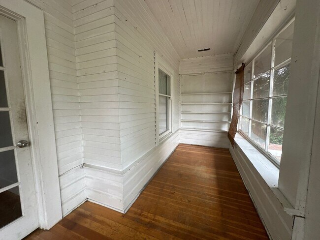 Building Photo - 1405 Canby St
